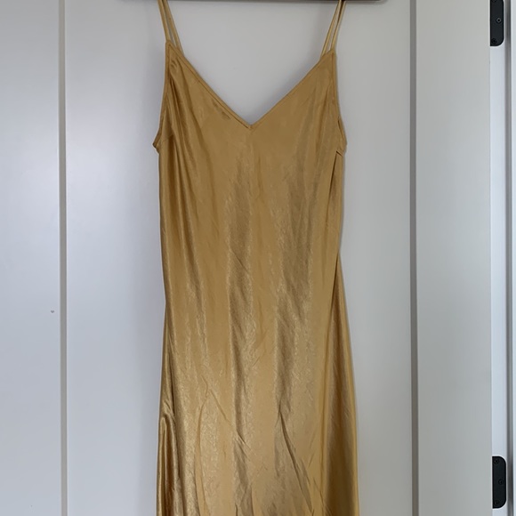 Gold Satin/Silk long dress with high slit - Picture 3 of 3